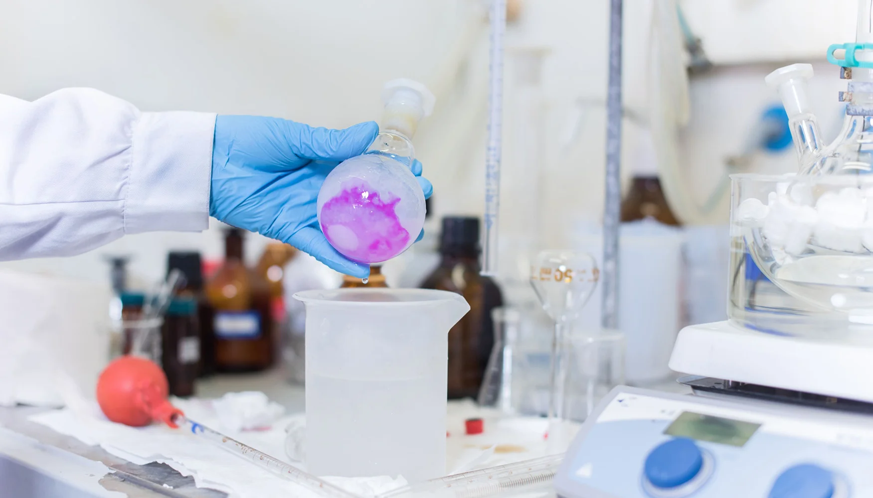 Calibración de pesas patrón en laboratorio
