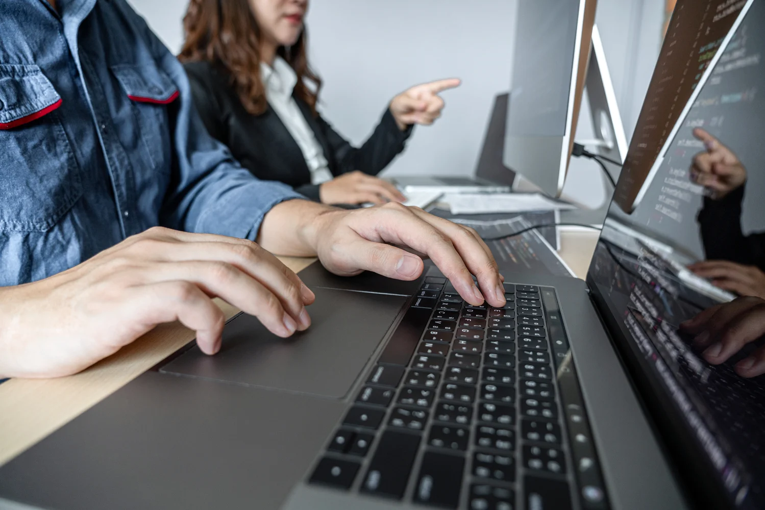 Personal en capacitación teórico-práctica de Molinstec